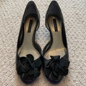 Size 7.5 Bandolino black wedges.